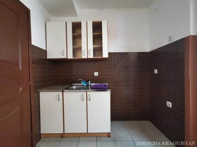 Izdavanje, Stan, 53. 00m2 , Centar