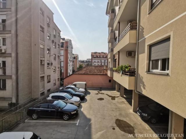 Izdavanje, Stan, 81. 00m2 , Centar