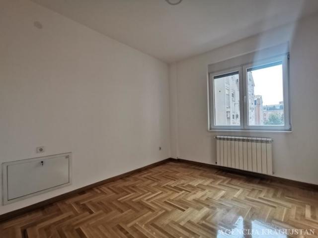 Izdavanje, Stan, 81. 00m2 , Centar