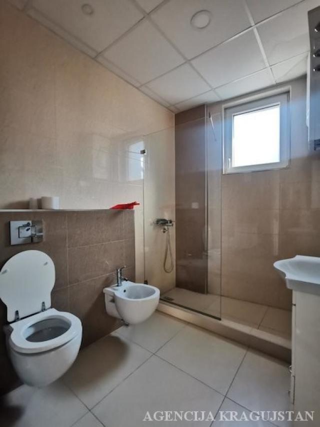 Izdavanje, Stan, 81. 00m2 , Centar