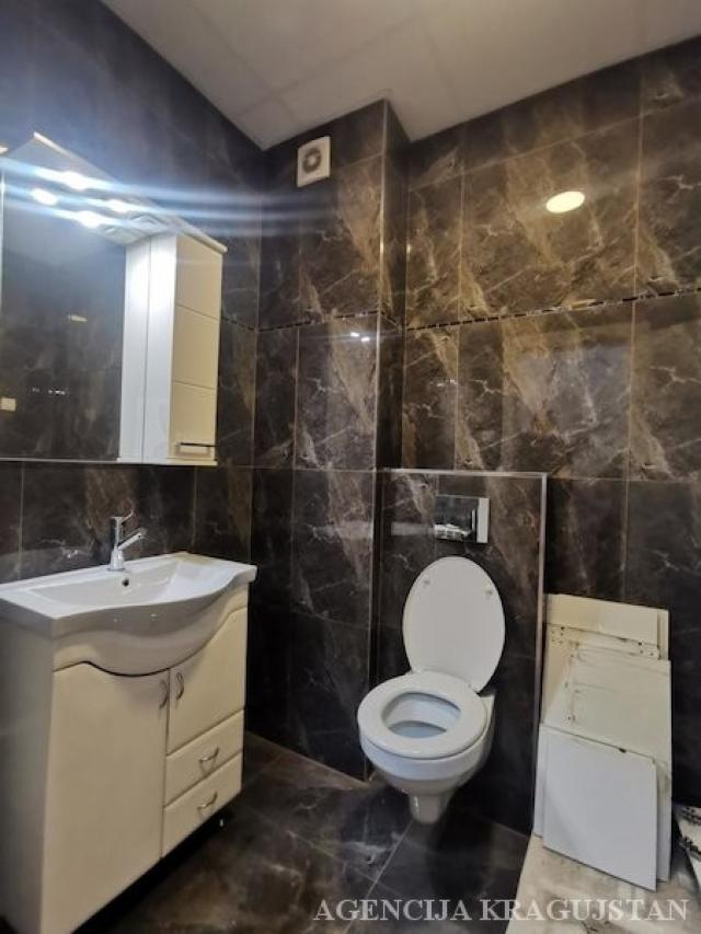 Izdavanje, Stan, 81. 00m2 , Centar