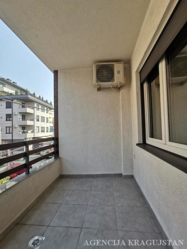 Izdavanje, Stan, 81. 00m2 , Centar