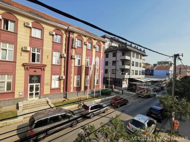 Izdavanje, Stan, 81. 00m2 , Centar