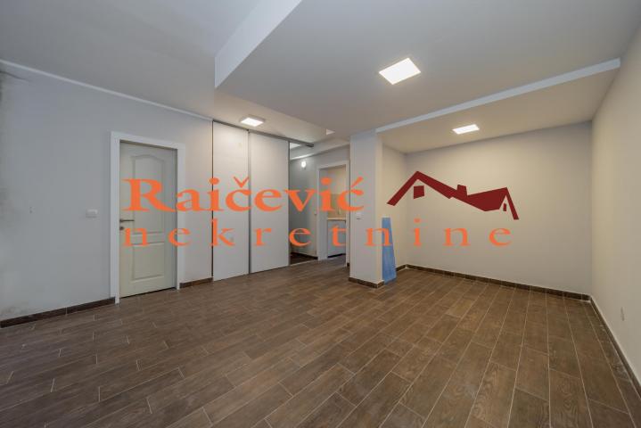 RAKOVICA KANAREVO BRDO 129m2 , 175000e