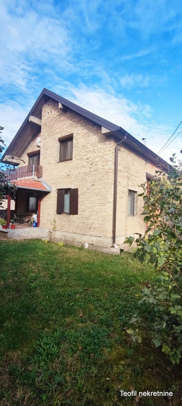 ZEMUN ZEMUN - ALTINA 215m2 , T , 350000e