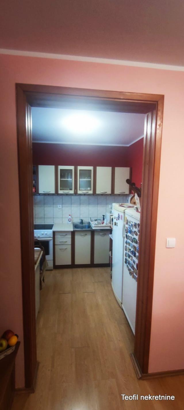 ZEMUN ZEMUN - ALTINA 215m2 , T , 350000e