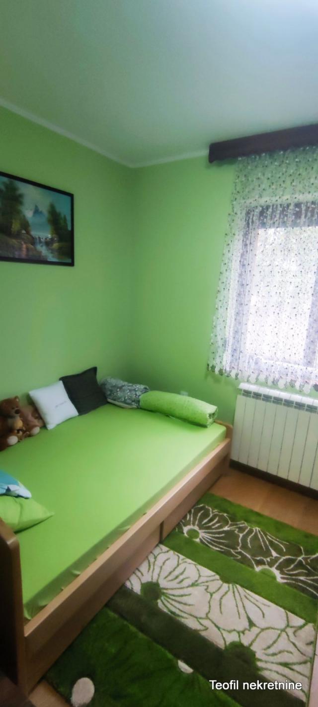 ZEMUN ZEMUN - ALTINA 215m2 , T , 350000e