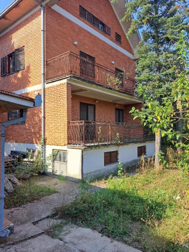 Kuća 470m2 na 52 ari placa, Lisovići Barajevo