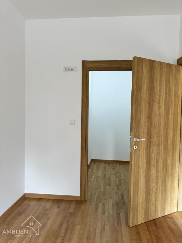 Trosoban stan u novogradnji u Starim Banovcima, 70m2