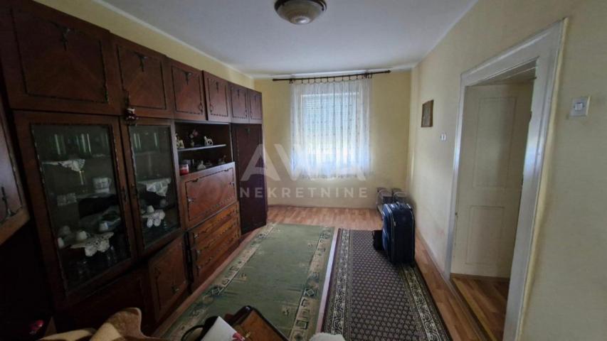 Apatin. Prizemna 3. 0 sobe kuća 128m2, plac 4a