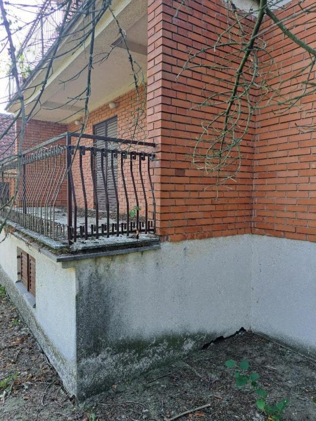 Kuća 470m2 na 52 ari placa, Lisovići Barajevo