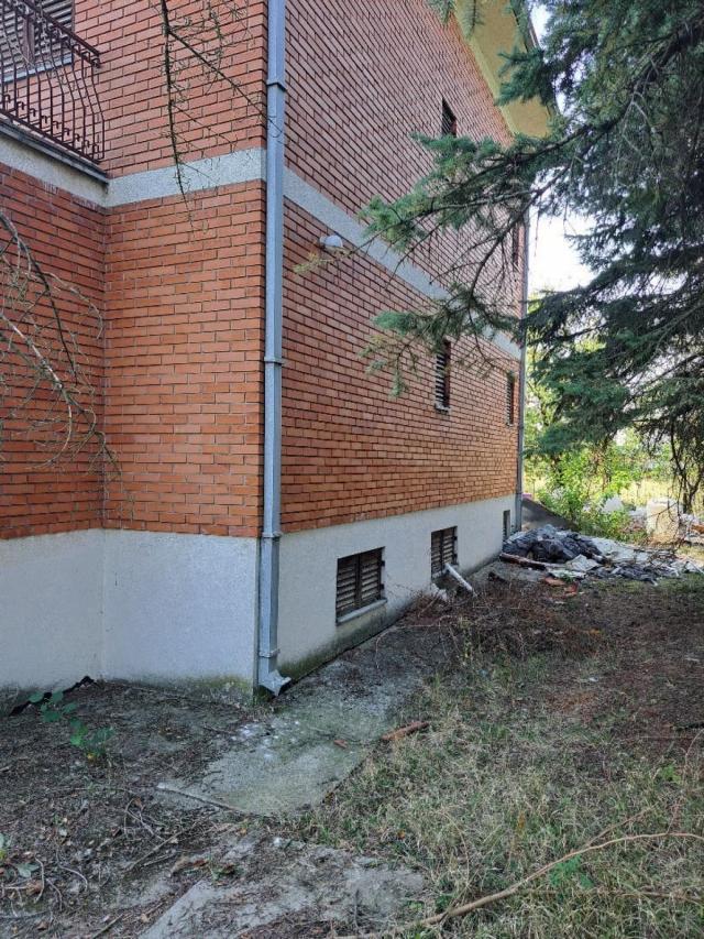 Kuća 470m2 na 52 ari placa, Lisovići Barajevo