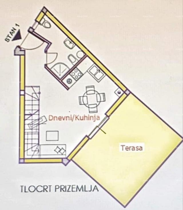 Stan Prodajemo dvoetažni stan na odličnoj lokaciji. 600 m do trgovackog centra CityMall