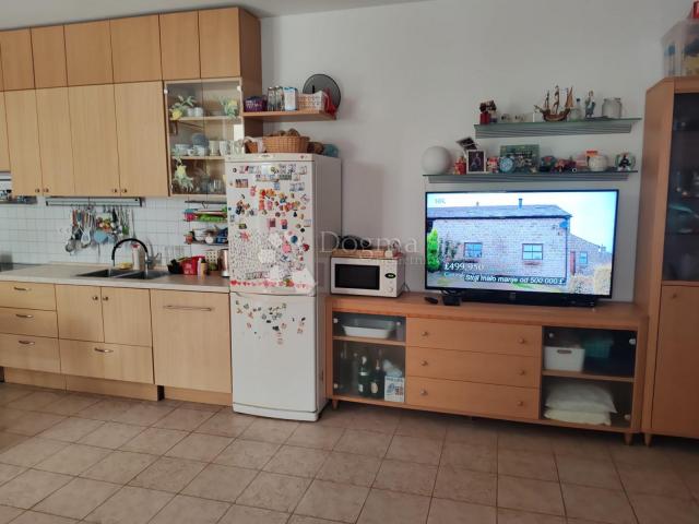 VODICE-SRIMA apartman 2. red od mora, privatni vrt+PM