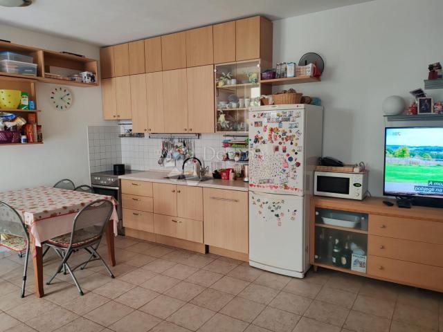 VODICE-SRIMA apartman 2. red od mora, privatni vrt+PM