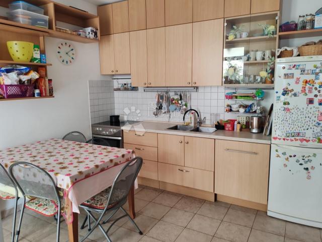 VODICE-SRIMA apartman 2. red od mora, privatni vrt+PM