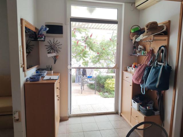 VODICE-SRIMA apartman 2. red od mora, privatni vrt+PM