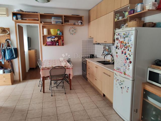 VODICE-SRIMA apartman 2. red od mora, privatni vrt+PM