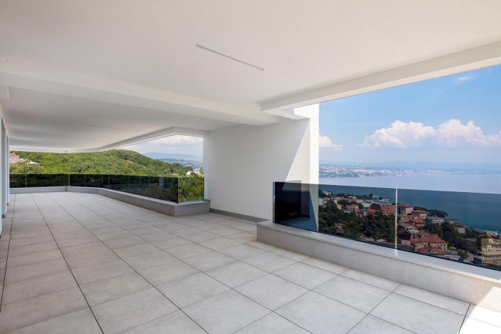 Opatija, atraktivan penthouse s bazenom NKP 367 m2 NOVOGRADNJA