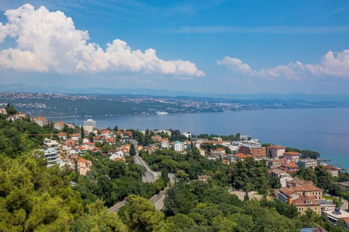 Opatija, atraktivan penthouse s bazenom NKP 367 m2 NOVOGRADNJA