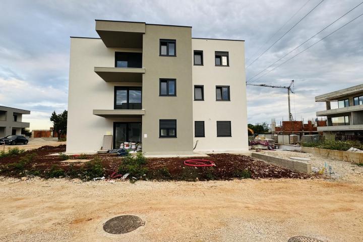 Istra, Umag, NOVOGRADNJA, Stan na drugom katu NKP 66. 84 m2