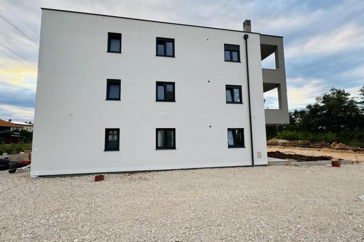 Istra, Umag, NOVOGRADNJA, Stan na drugom katu NKP 66. 84 m2