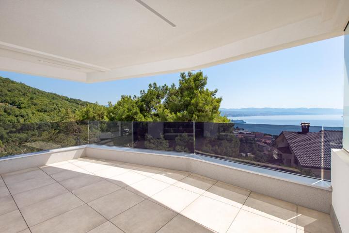 Opatija, trosoban stan NKP 104 m2 u novogradnji