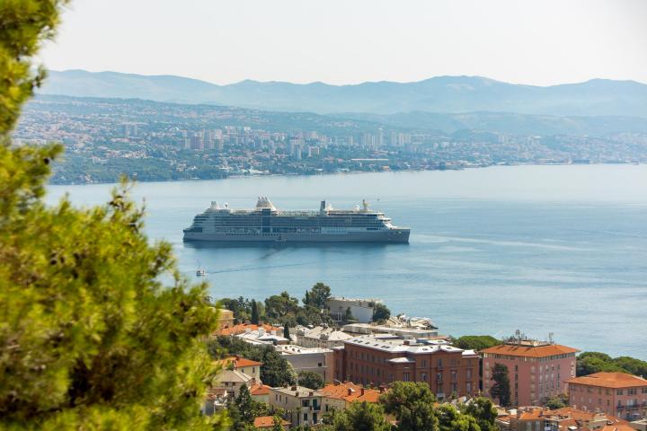 Opatija, trosoban stan NKP 104 m2 u novogradnji