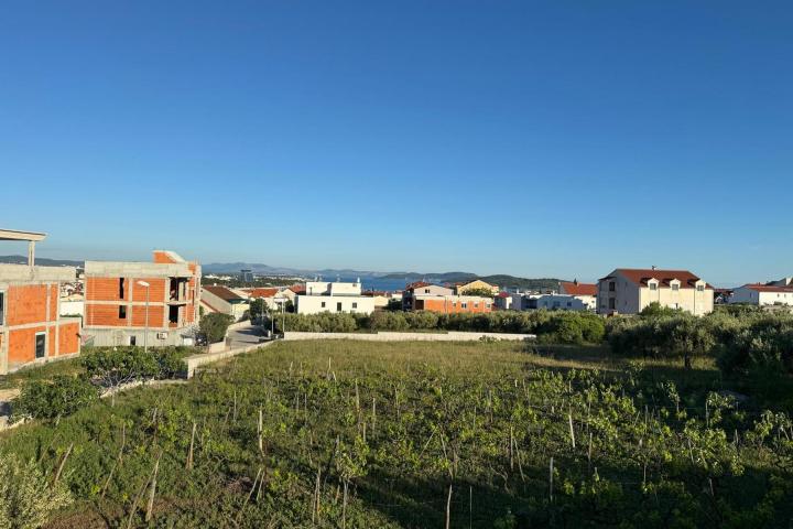 Vodice, građevinsko zemljište površine 1618 m2