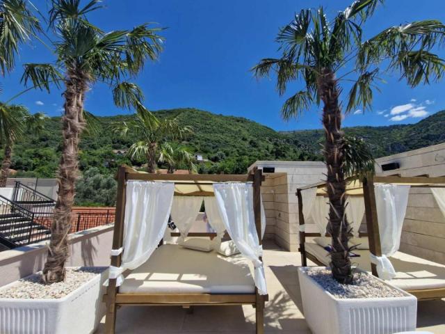 Luxurious two-bedroom apartment of 55m2 with swimming pool in Tivat