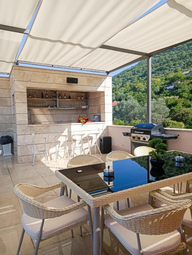 Luxurious one-bedroom apartment of 45m2 with pool in Tivat