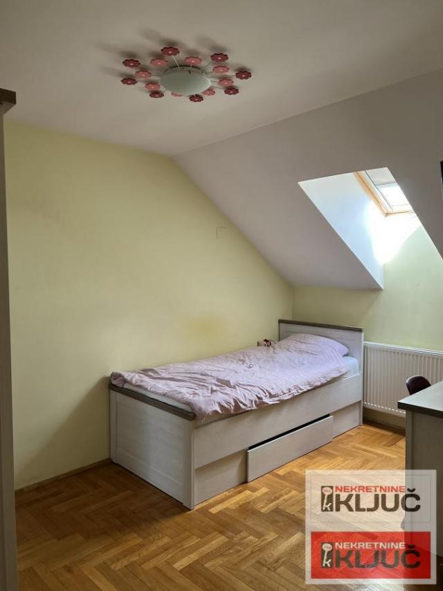 SOCIJALNO, 89m2, Četvorosoban-Duplex, Namešten, Parking