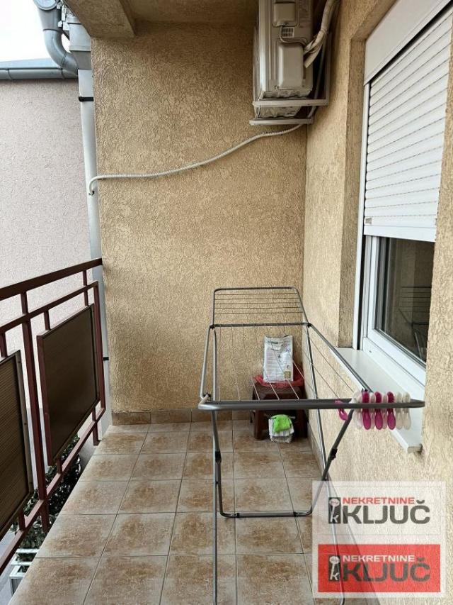 SOCIJALNO, 89m2, Četvorosoban-Duplex, Namešten, Parking