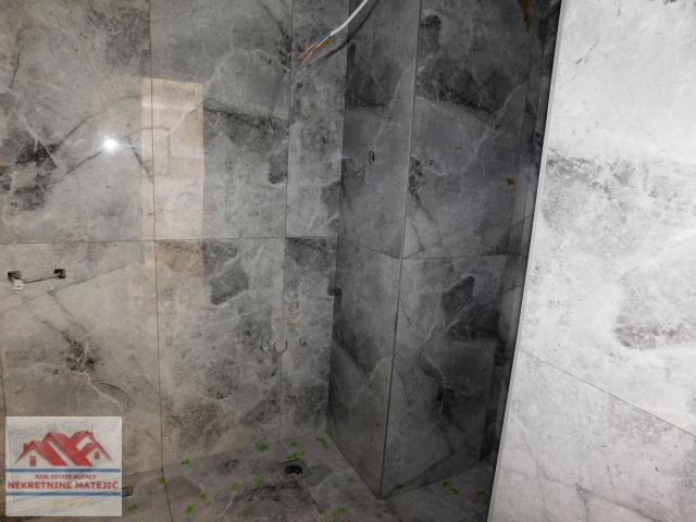 NOVOGRADNJA, STAN TROIPOSOBAN , 77M2, CENTAR, 3. SPRAT, —111. 000 E