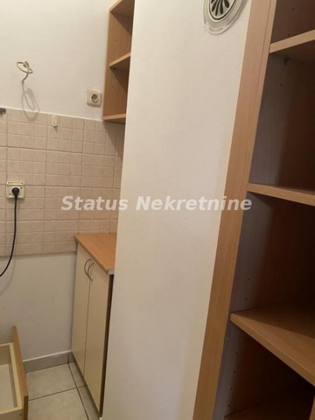 Odlična Garsonjera na Grbavici-30m2-300 e. 065-3858-888