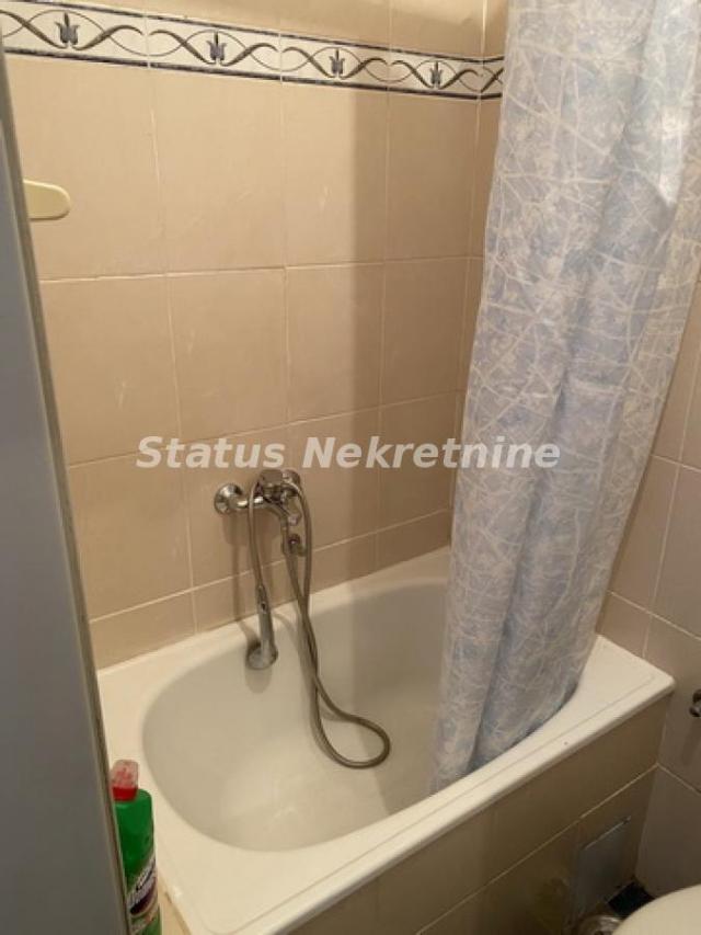 Odlična Garsonjera na Grbavici-30m2-300 e. 065-3858-888