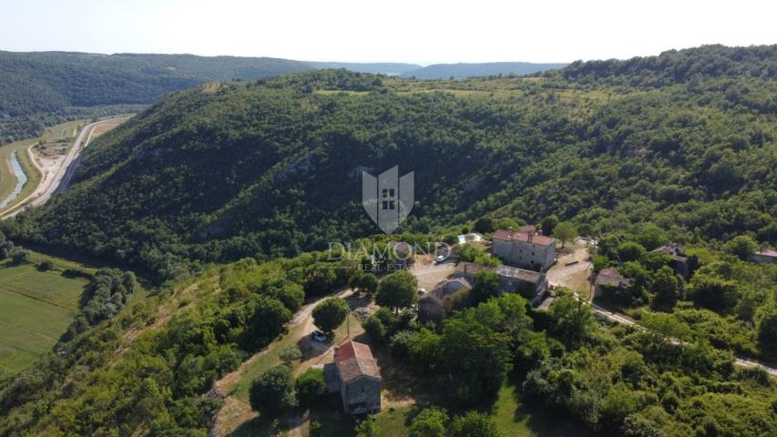 Zemljište Grožnjan, 114. 440m2