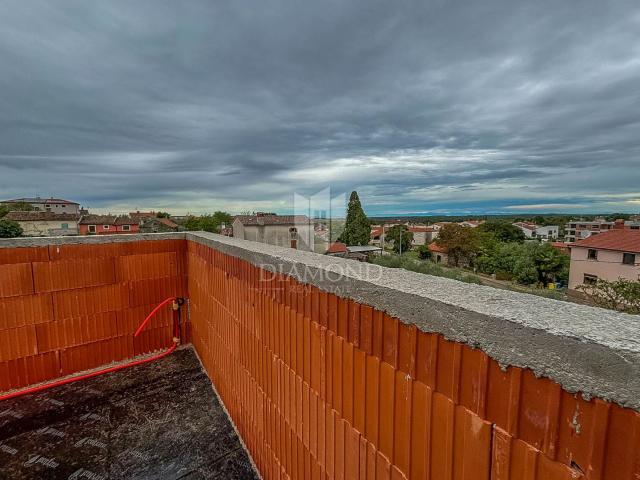 Poreč, okolica, dvoetažni stan sa tri spavaće sobe sa pogledom na more!