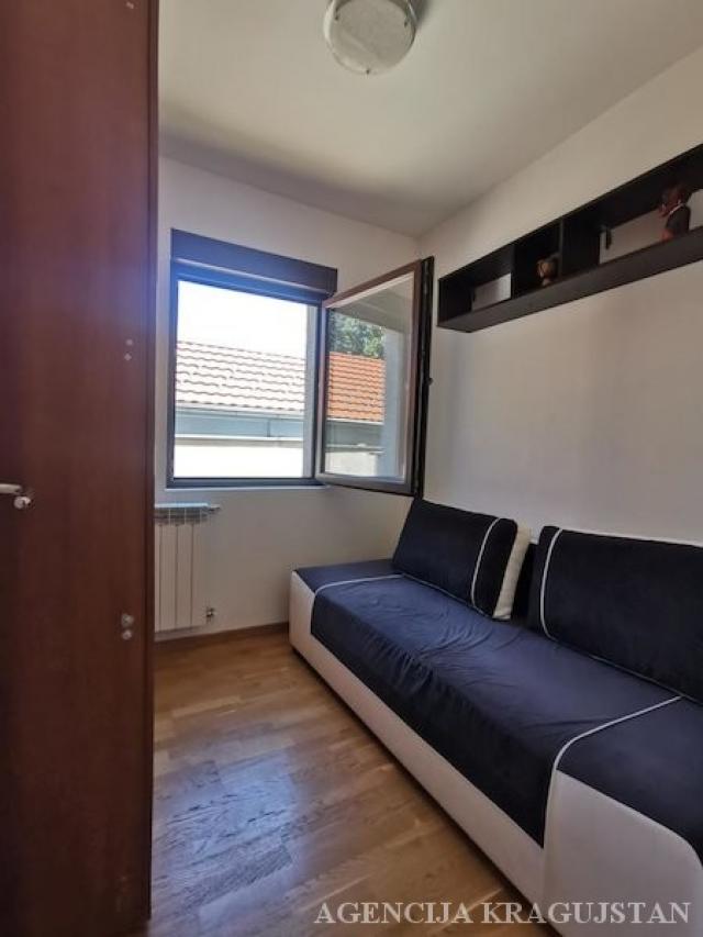 Izdavanje, Stan, 32. 00m2 , Centar