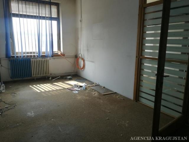 Izdavanje, Lokal, 120. 00m2 , Centar