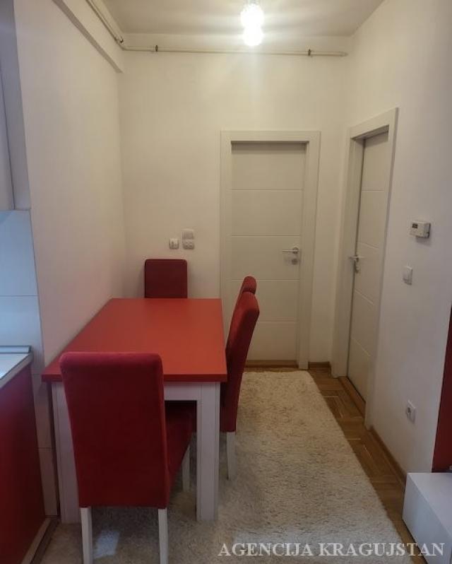 Izdavanje, Stan, 42. 00m2 , Centar