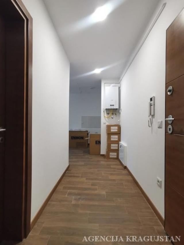 Izdavanje, Stan, 42. 85m2 , Centar