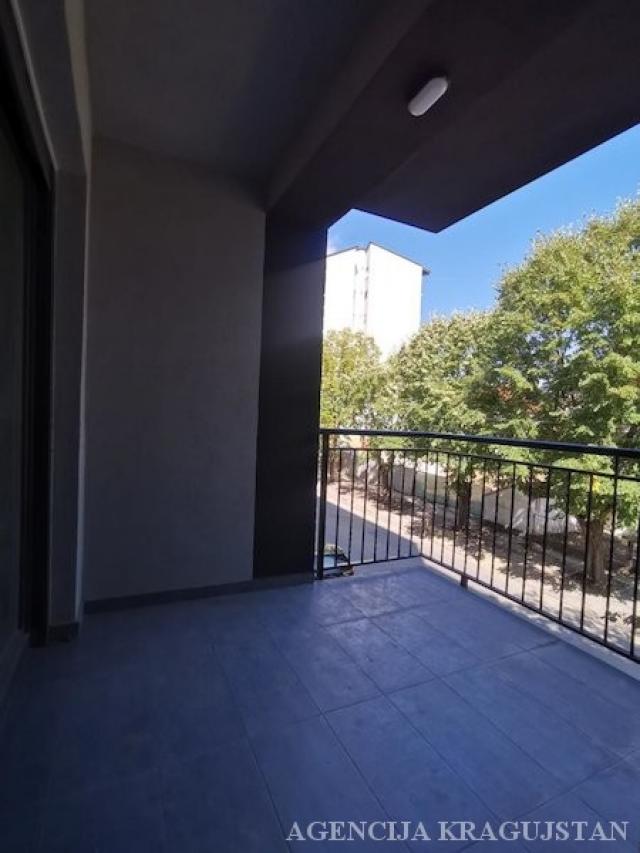 Izdavanje, Stan, 42. 85m2 , Centar