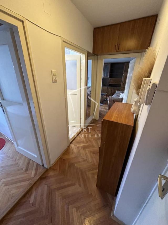 Odlična lokacija, u samom centru, mereno 42m2 ID#8801