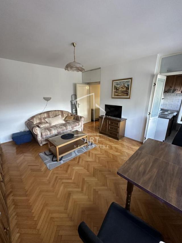 Odlična lokacija, u samom centru, mereno 42m2 ID#8801