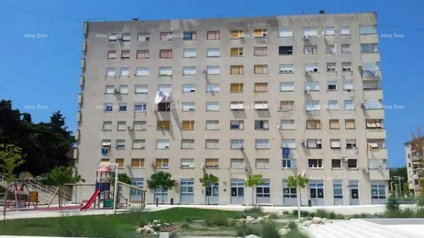 Stan Pula, Veruda, stan od 60, 57m2 preuređen u 2 apartmana. 