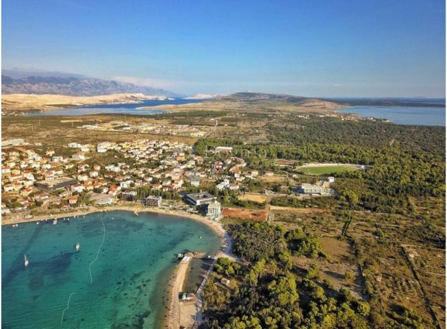 Odličan teren u centru Novalje