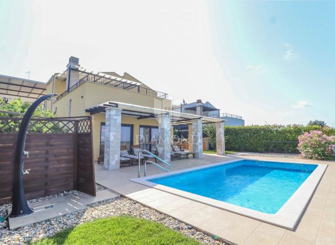 Umag, Freistehendes Haus mit Pool und Meerblick!