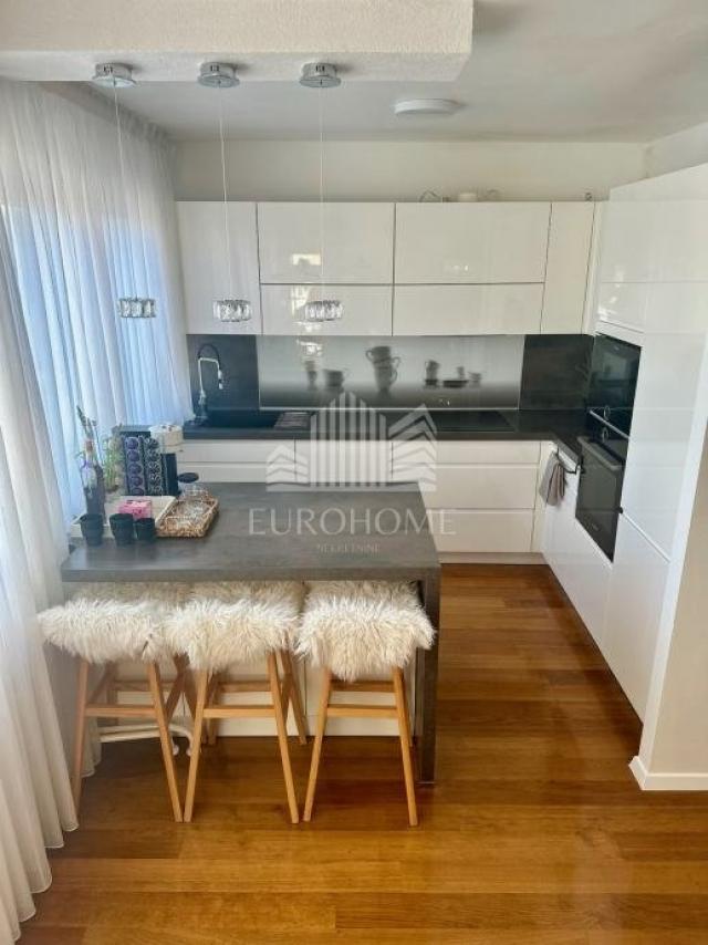 Flat Branimirova Obala, Zadar, 93m2