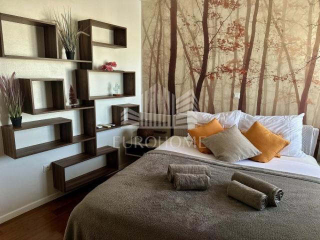 Flat Branimirova Obala, Zadar, 93m2